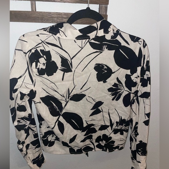 Rachel Zoe Linen Blend Black & White Floral Cropped Button Up Blouse Size Small - Picture 3 of 4